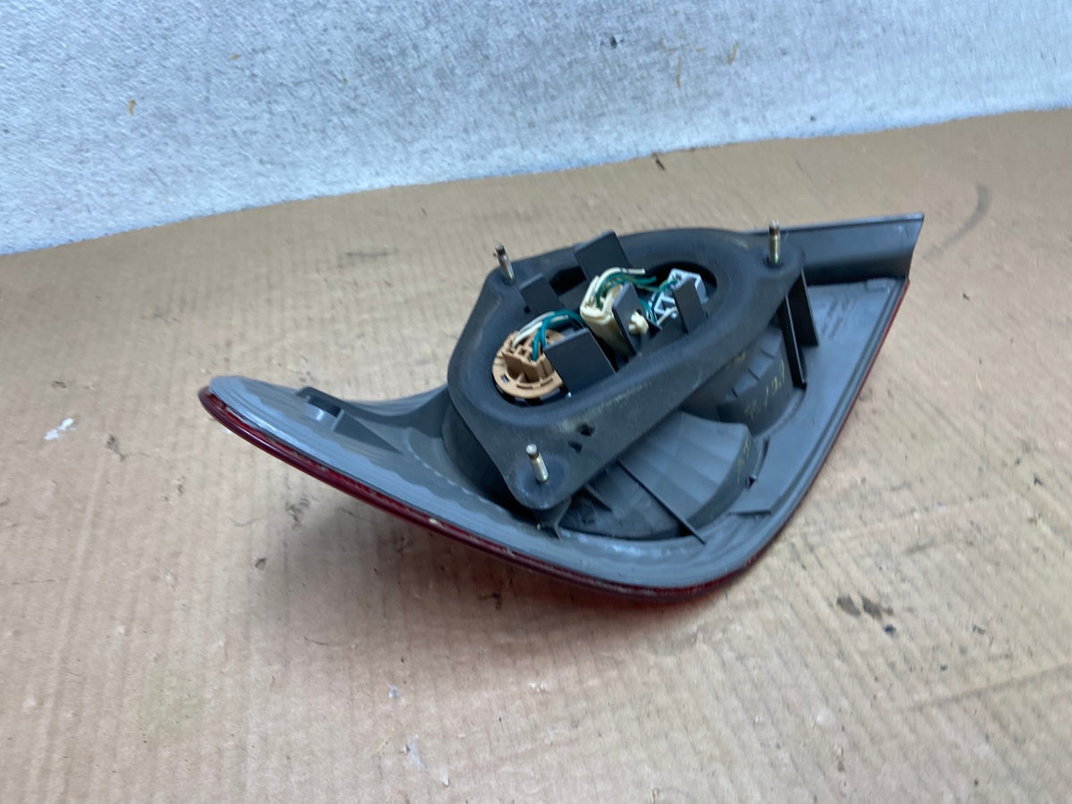 2003 to 2005 Toyota Corolla Right Passenger RH Side Tail Light AI8127 LK5