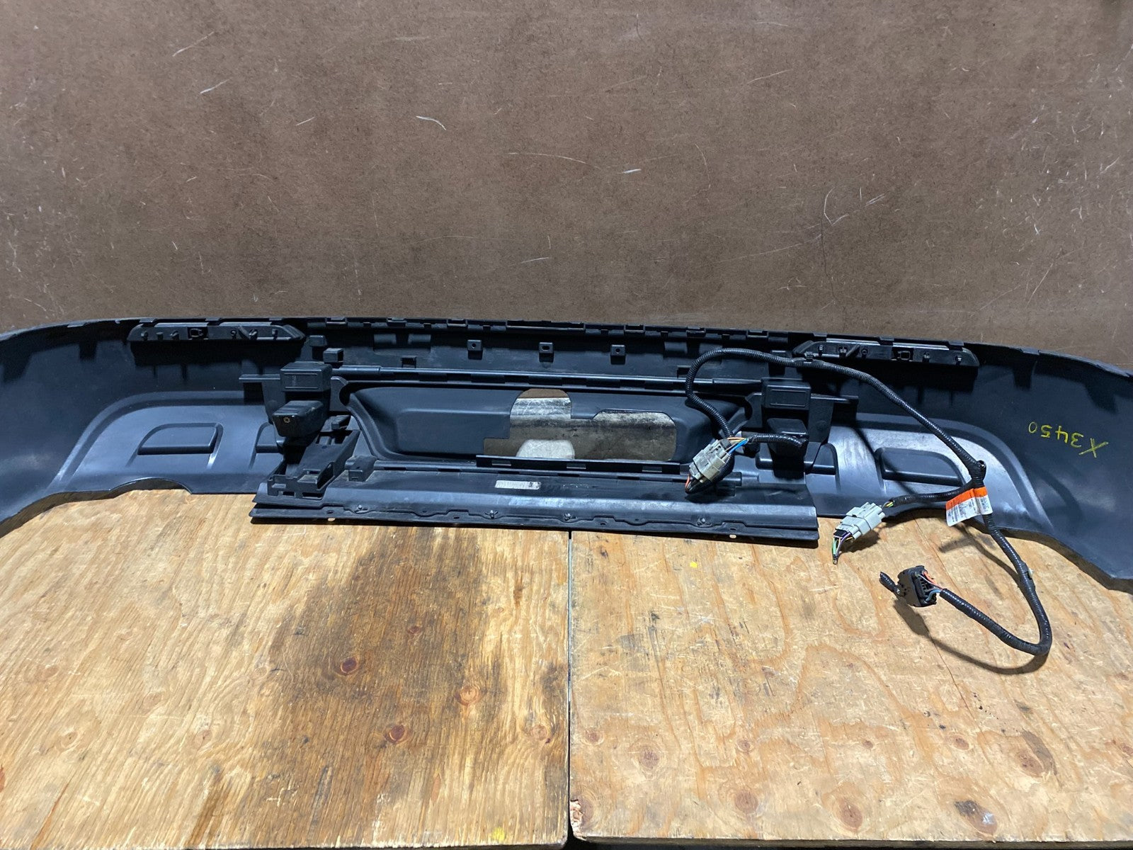 2020 to 2023 Ford Explorer Police Interceptor Rear Upper Bumper Cover X3001 PS11
