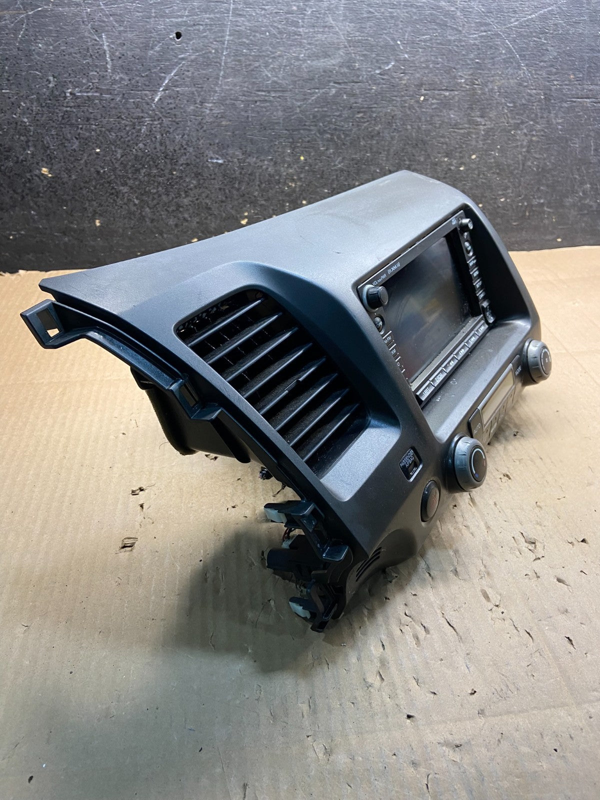 2006 - 2011 Honda Civic Radio AM/FM Climate Control Air Vent Bezel y3668 DG1