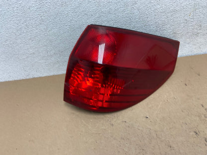 2004-2005 Toyota Sienna Right Passenger Rh Side Tail Light AF4731 LK0