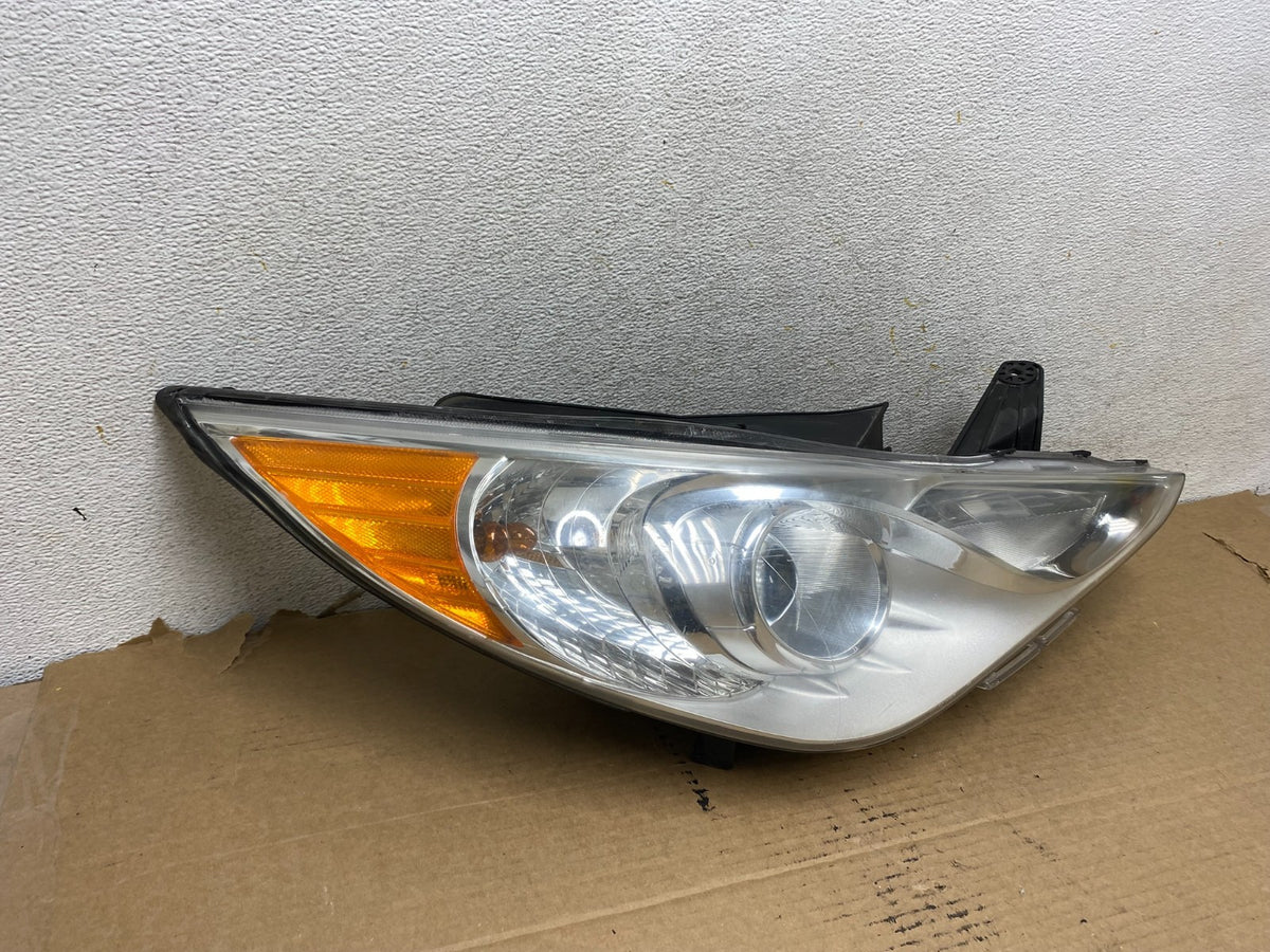 2011 - 2014 Hyundai Sonata Right Passenger Rh Side Headlight Halogen AH4001 DW1