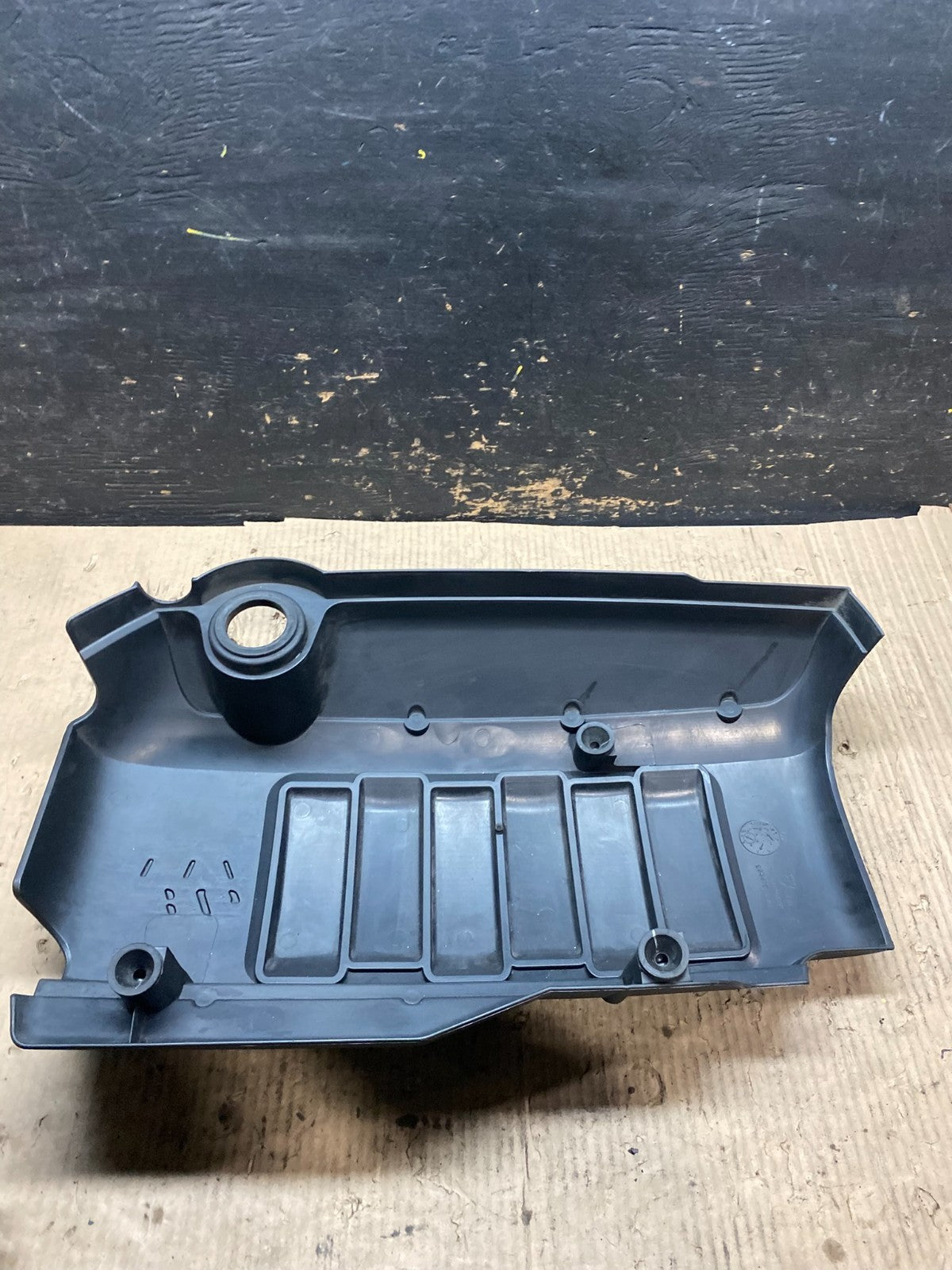 2007 to 2008 GMC Acadia 3.6L VVT Engine Cover Shield OEM v4219 DG4