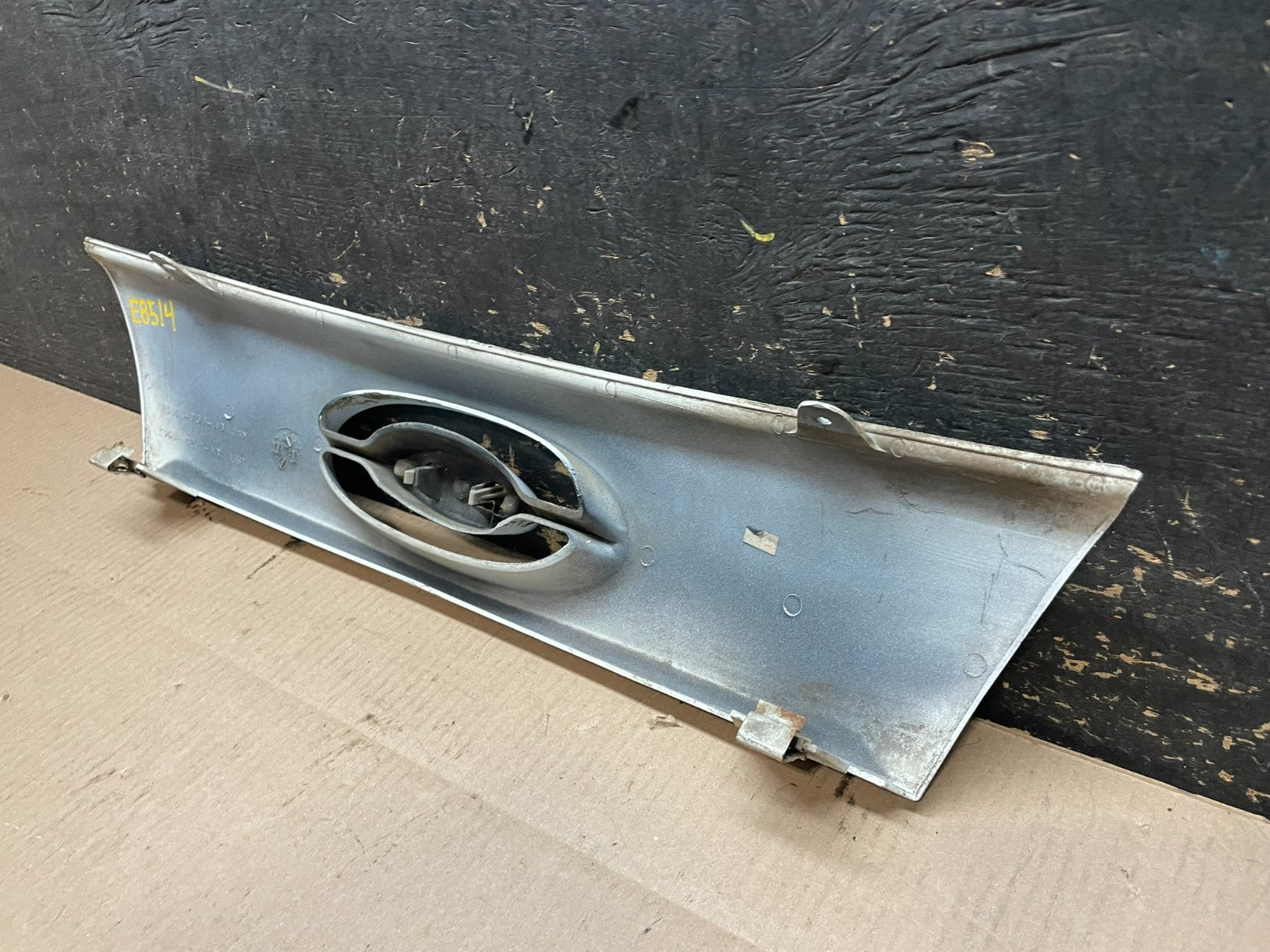 1986 to 1988 Ford Taurus Rear Trunk Lift Gate Tail Gate Molding  Z8413 DG7