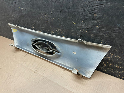 1986 to 1988 Ford Taurus Rear Trunk Lift Gate Tail Gate Molding  Z8413 DG7
