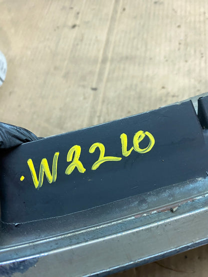 2000 to 2002 Subaru Outback Legacy Center Grille OEM 91121AE010 W2210 DG11