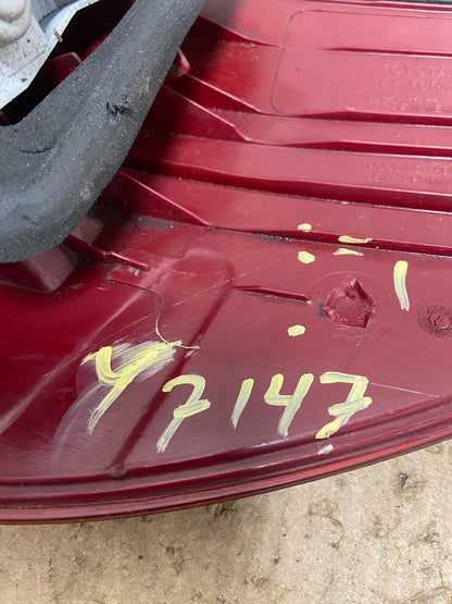 2004 to 2005 Toyota Sienna Left Driver LH Side Tail Light Oem Y7147 DW7