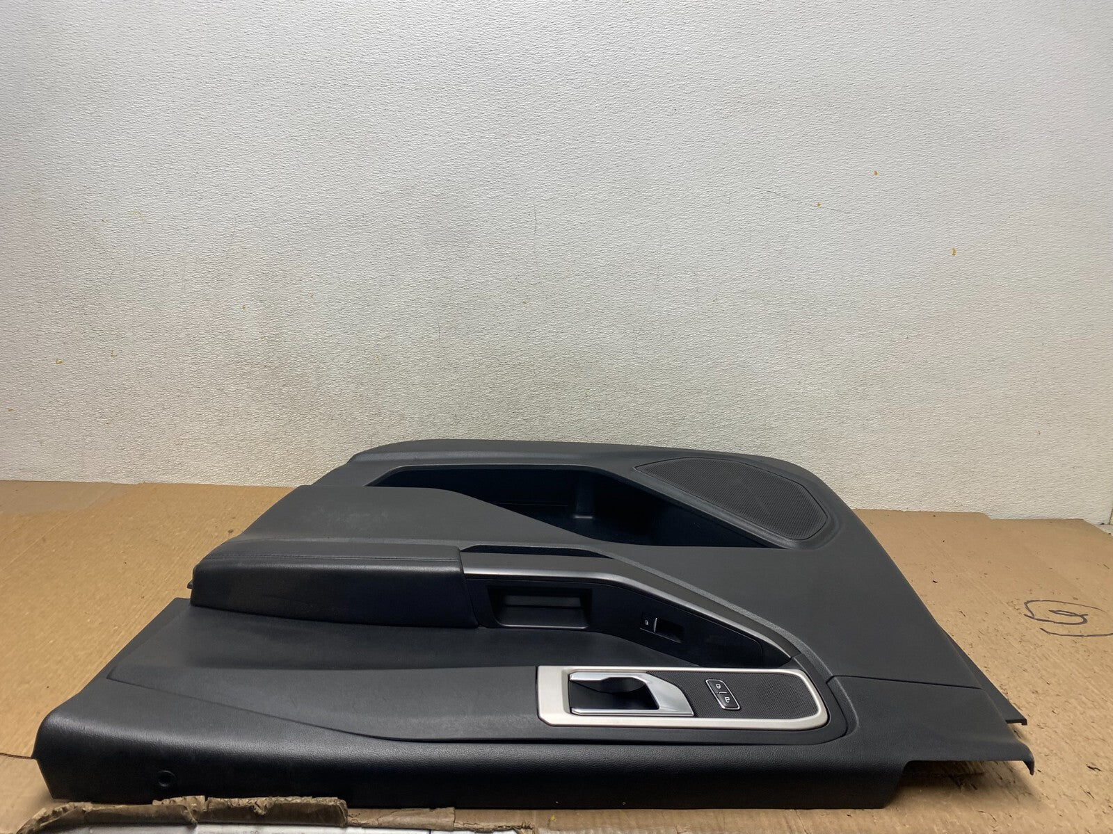 2020 to 2023 Ford Explorer Interceptor Front Right Side Door Panel OEM G17785