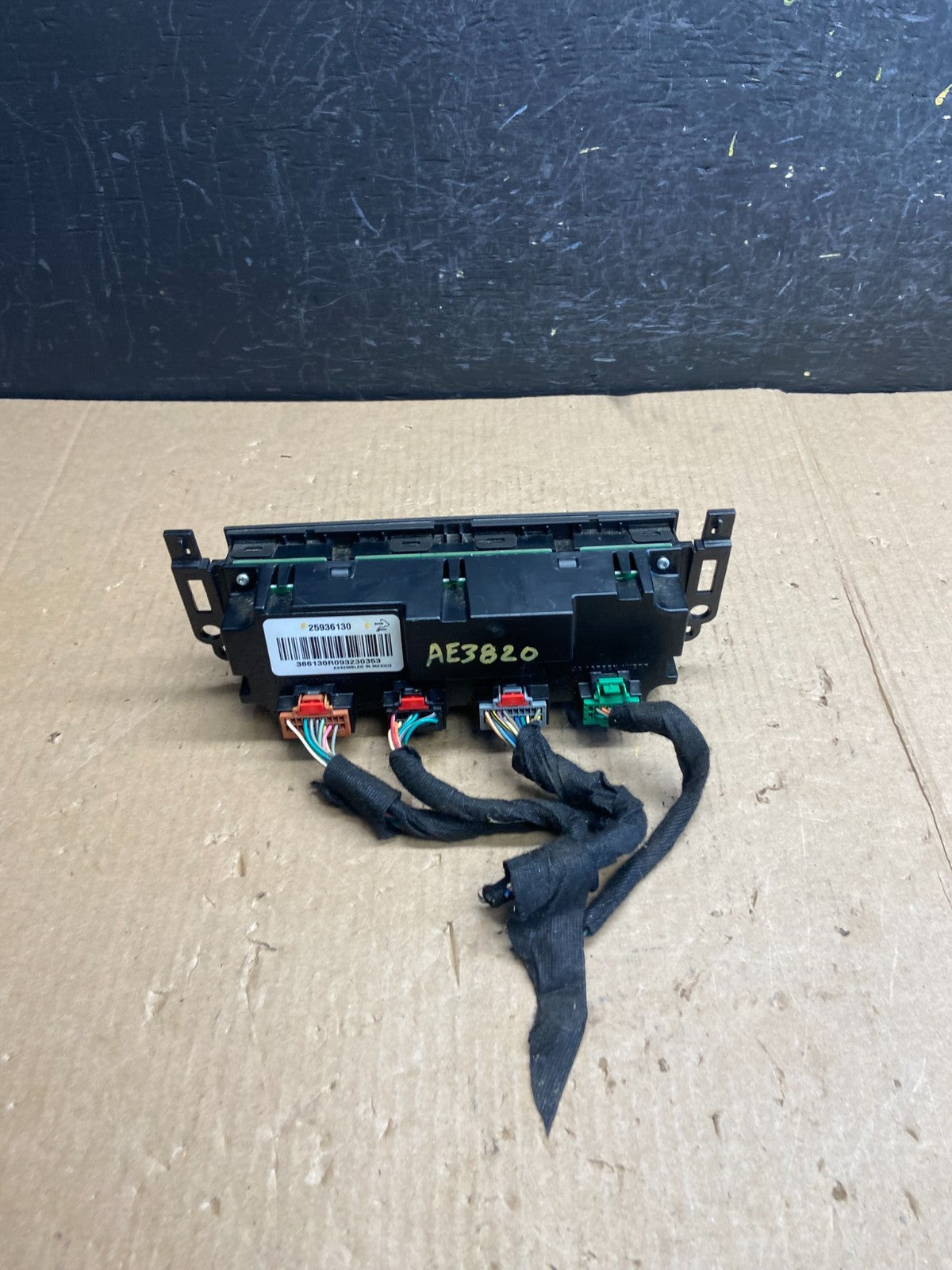 2007-2011 GMC Yukon Tahoe Automatic Climate Temperature Temp Control AE3820 DG3