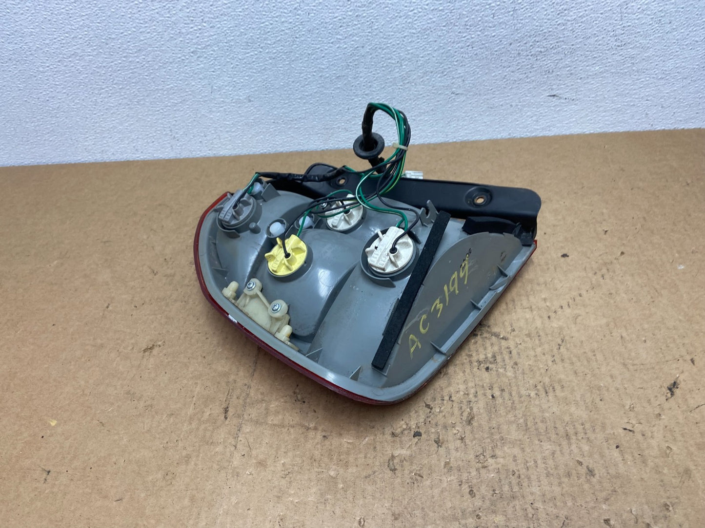 2000-2002 Hyundai Accent Sedan Right Passenger RH Tail Light OEM AC3199 DW5