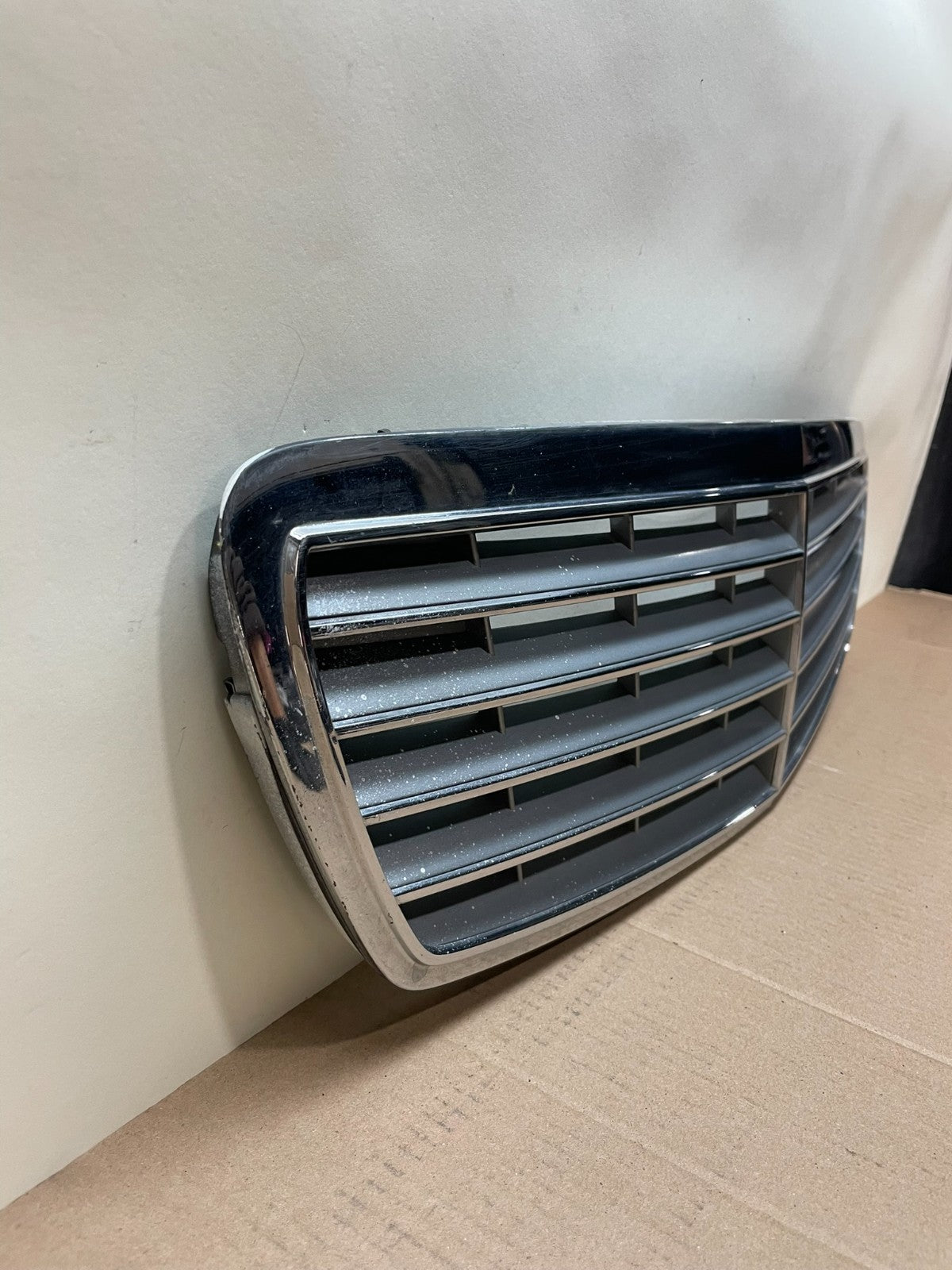 2003 to 2006 Mercedes Benz E-Class Front Upper Grill Grille AJ0695 DG2