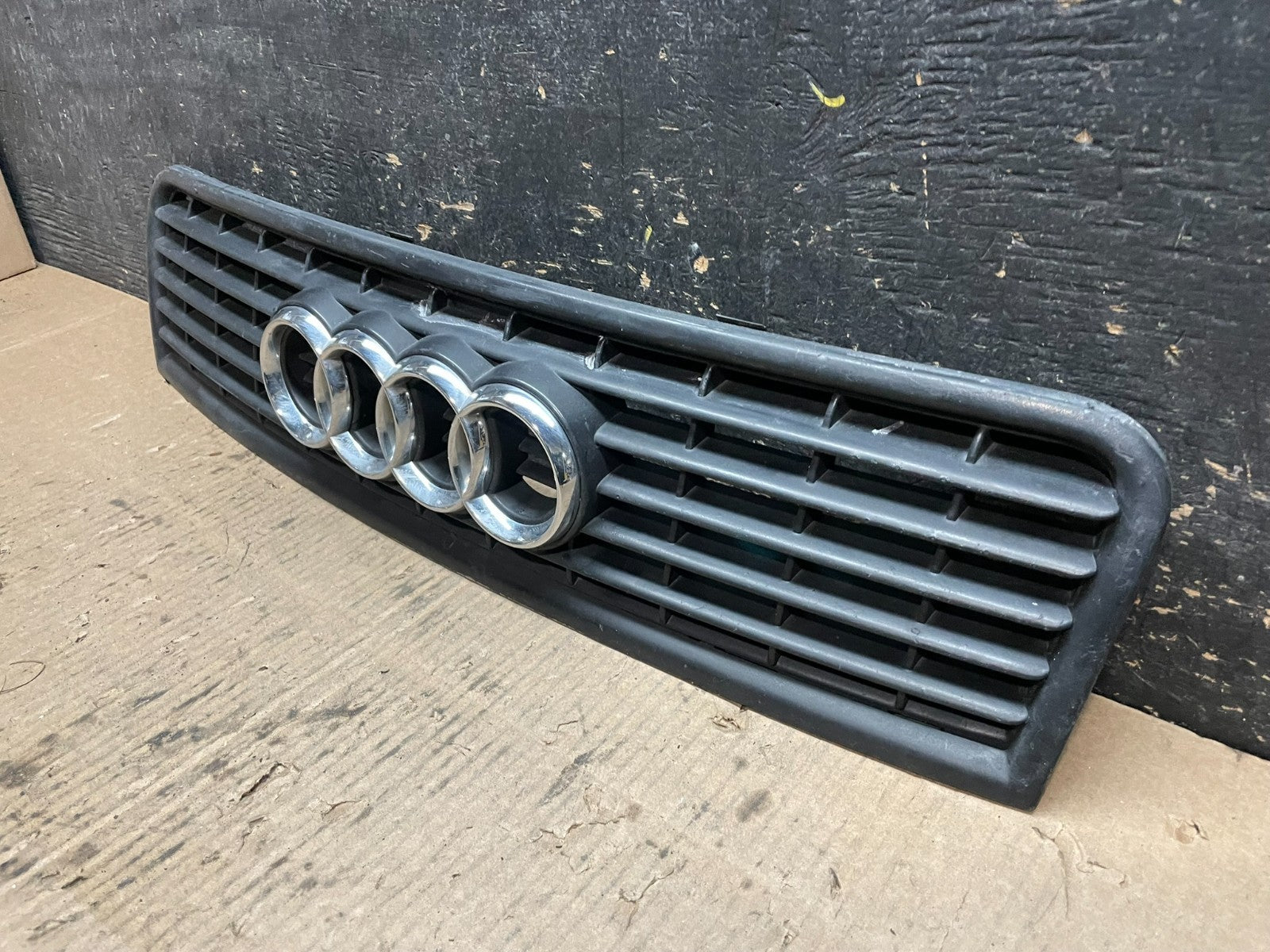 2002 to 2005 Audi A4 Upper Front Grill Grille OEM  Y1278 DG2