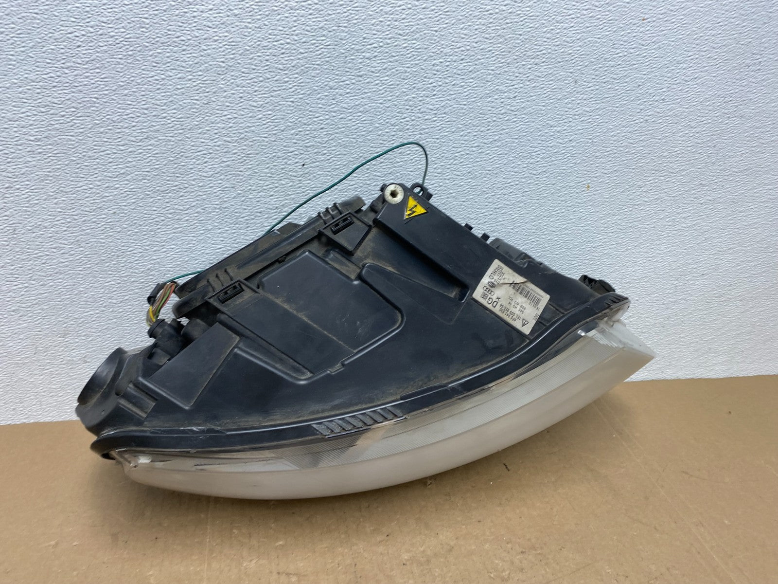 2009-2011 Audi A6 Right Passenger RH Side Headlight Xenon HID AC5768 DW7