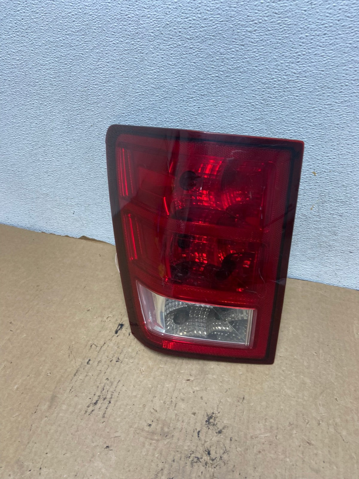 2005 to 2006 Jeep Grand Cherokee Left Driver Side Lh Tail Light AG2224 LK0
