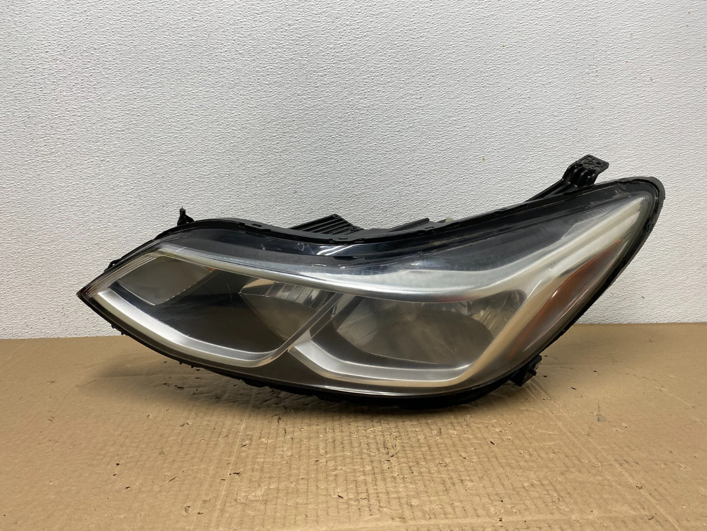 2016 to 2019 Chevrolet Cruze Left Driver LH Halogen Headlight Oem AC3870 DW0