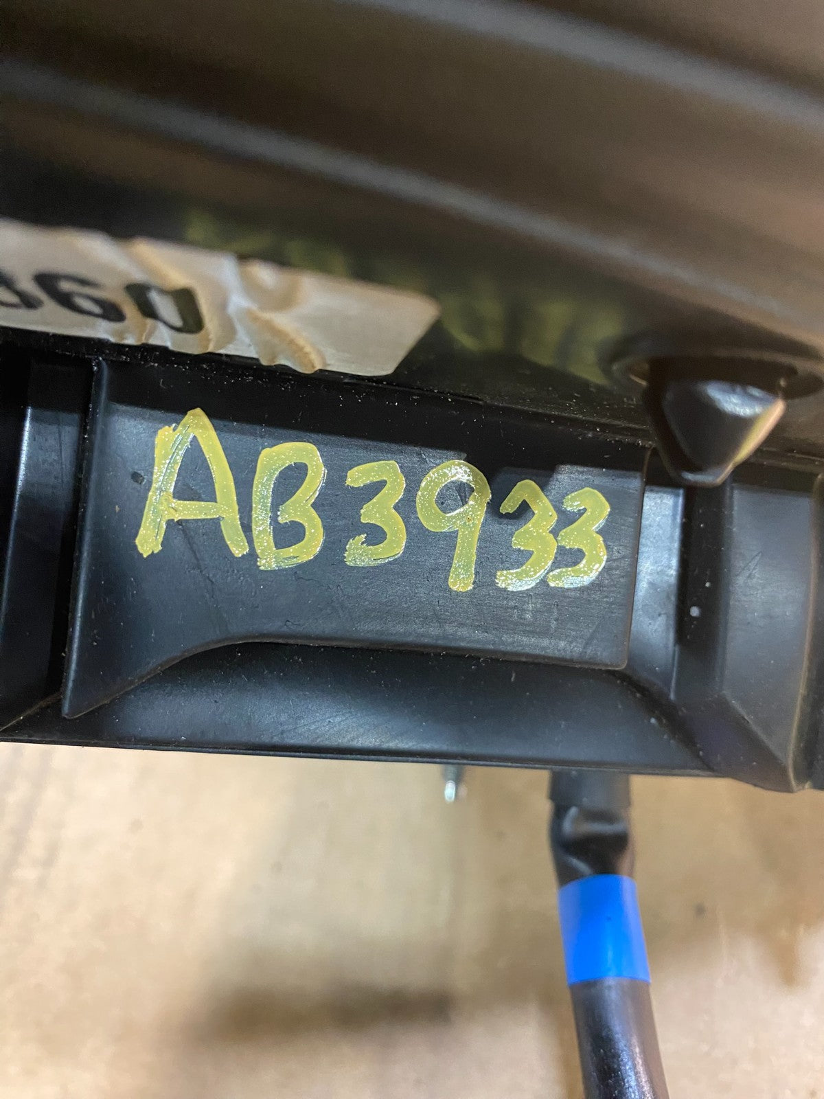 2008 to 2010 Land Rover LR2 Left Lh Side Door Power Mirror OEM AB3933 MS11