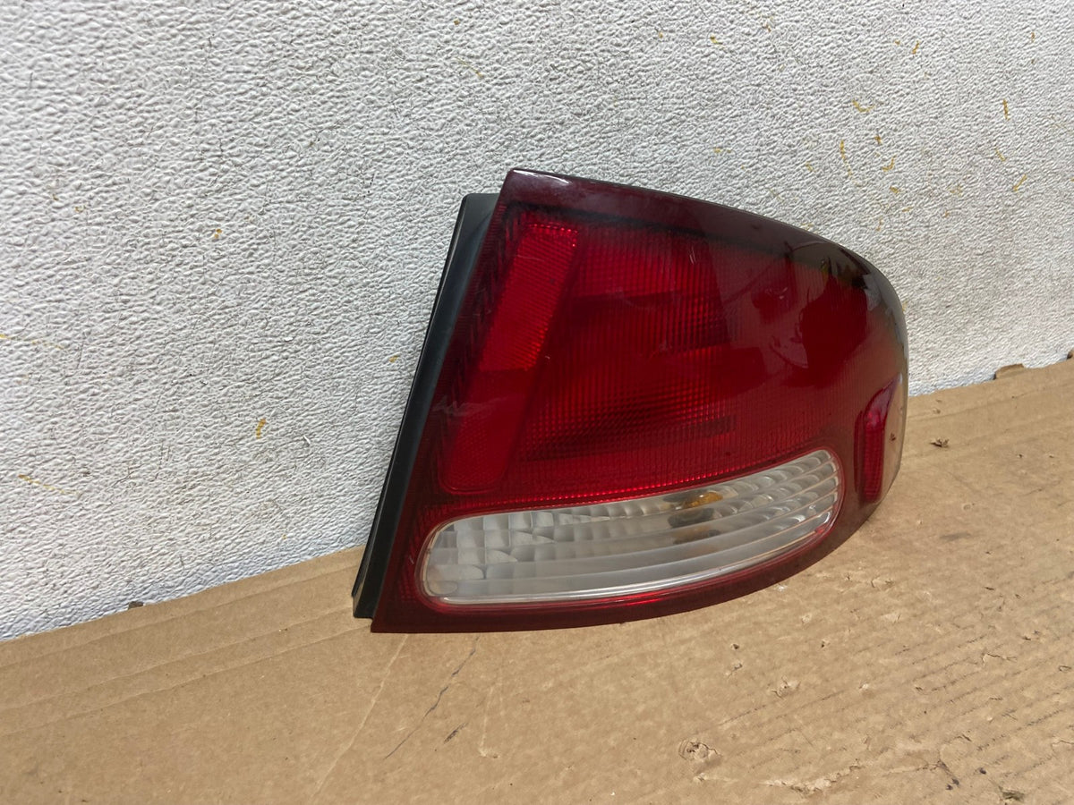 2000 2001 2002 2003 Nissan Sentra Right Passenger Side Tail Light AH8903 LK1