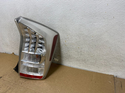 2010 2011 Toyota Prius Tail Light Right Passenger Side AH8100 DW2