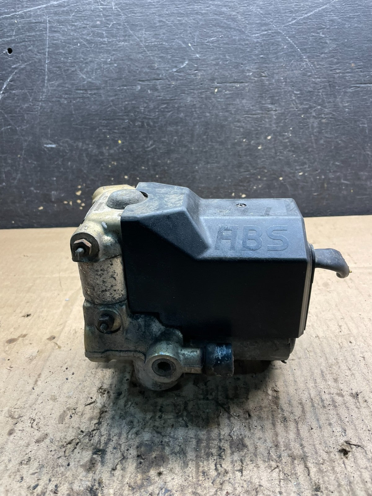 1986 - 1991 Mercedes 300SEL 300SE ABS Anti Lock Brake Pump Module W6812 DG1