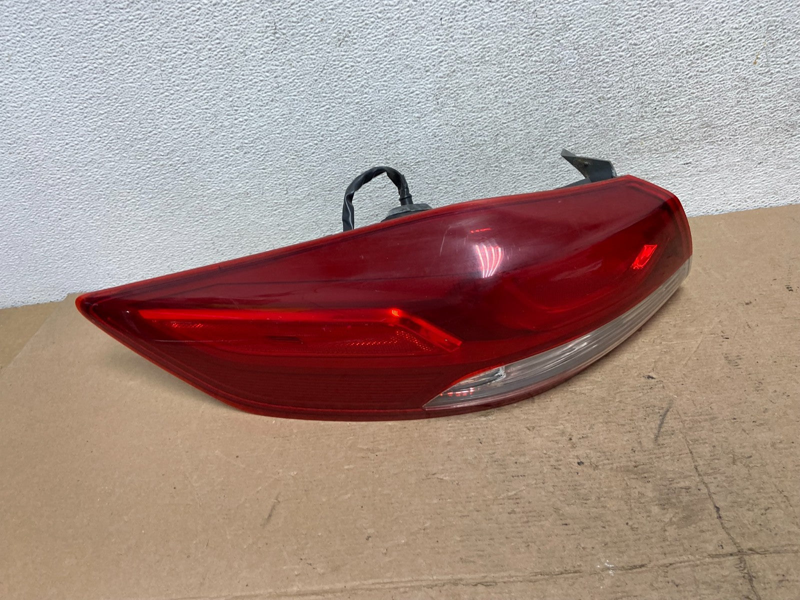 2017 to 2018 Hyundai Elantra Left Driver LH Side Tail Light AF5158 DW0