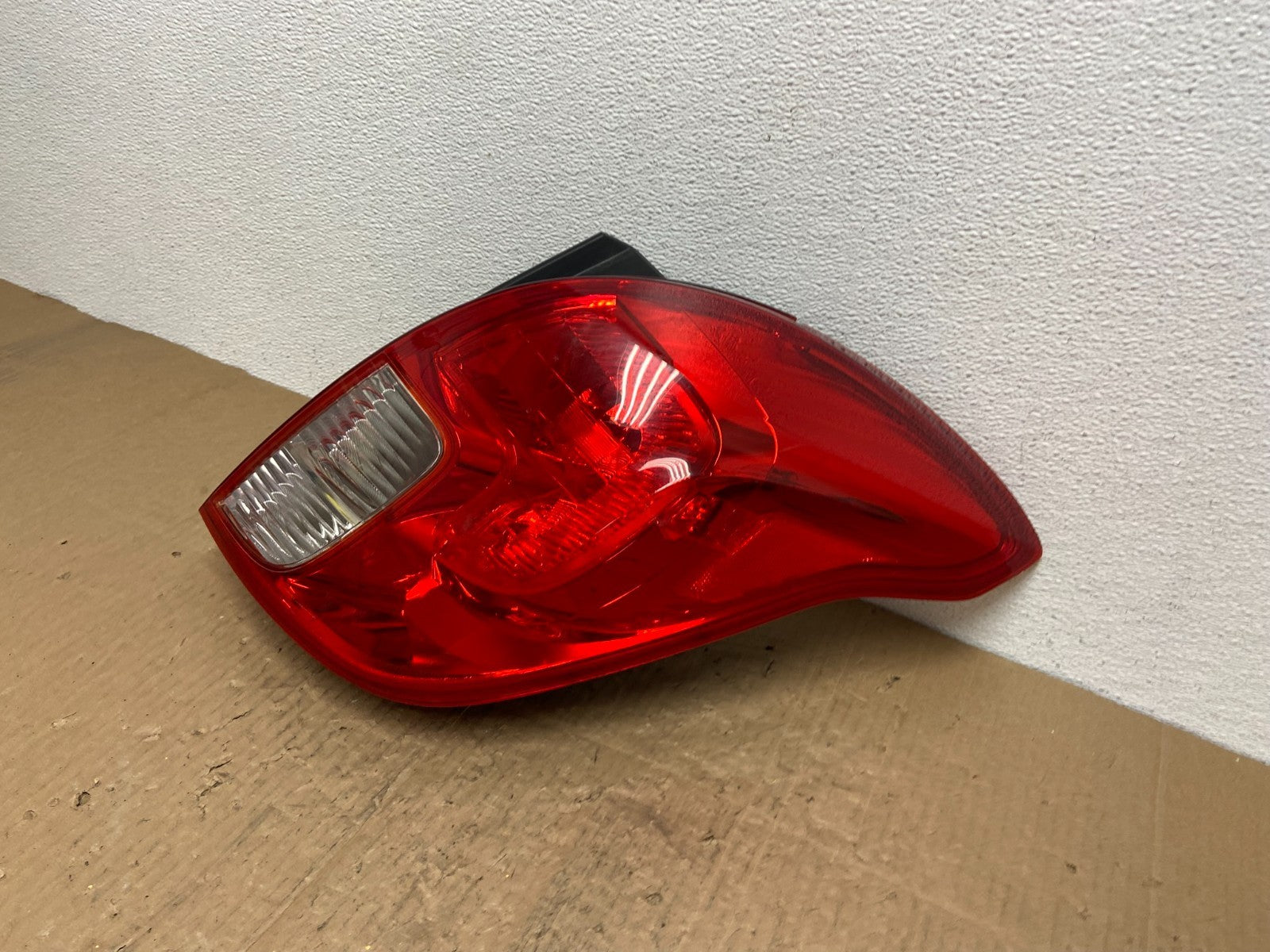 2013 to 2016 Buick Encore Right Passenger RH Side Tail Light Oem AB8509  DG1