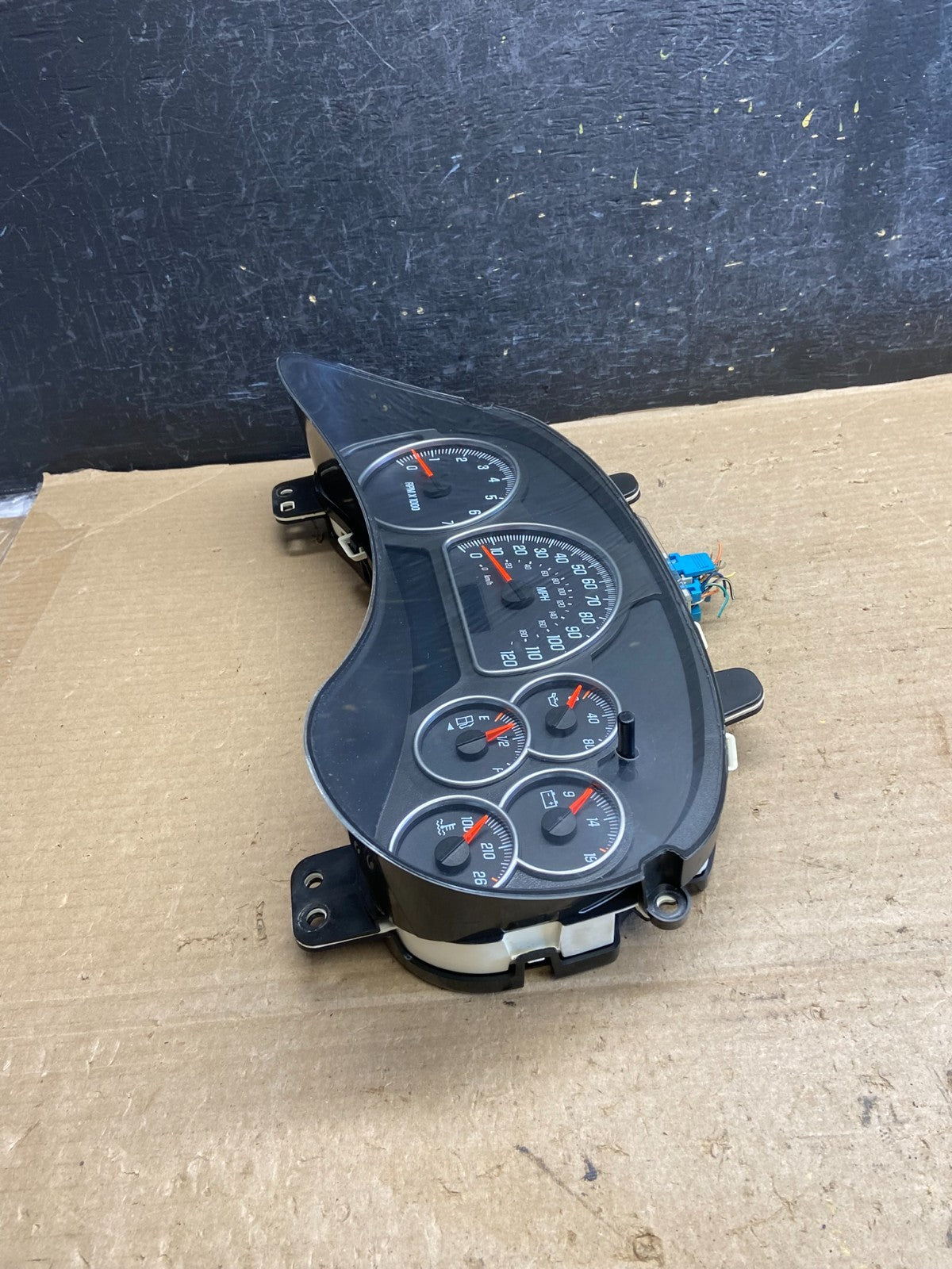 2002 - 2005 GMC Envoy Speedometer Cluster Gauge AH3934 DG2