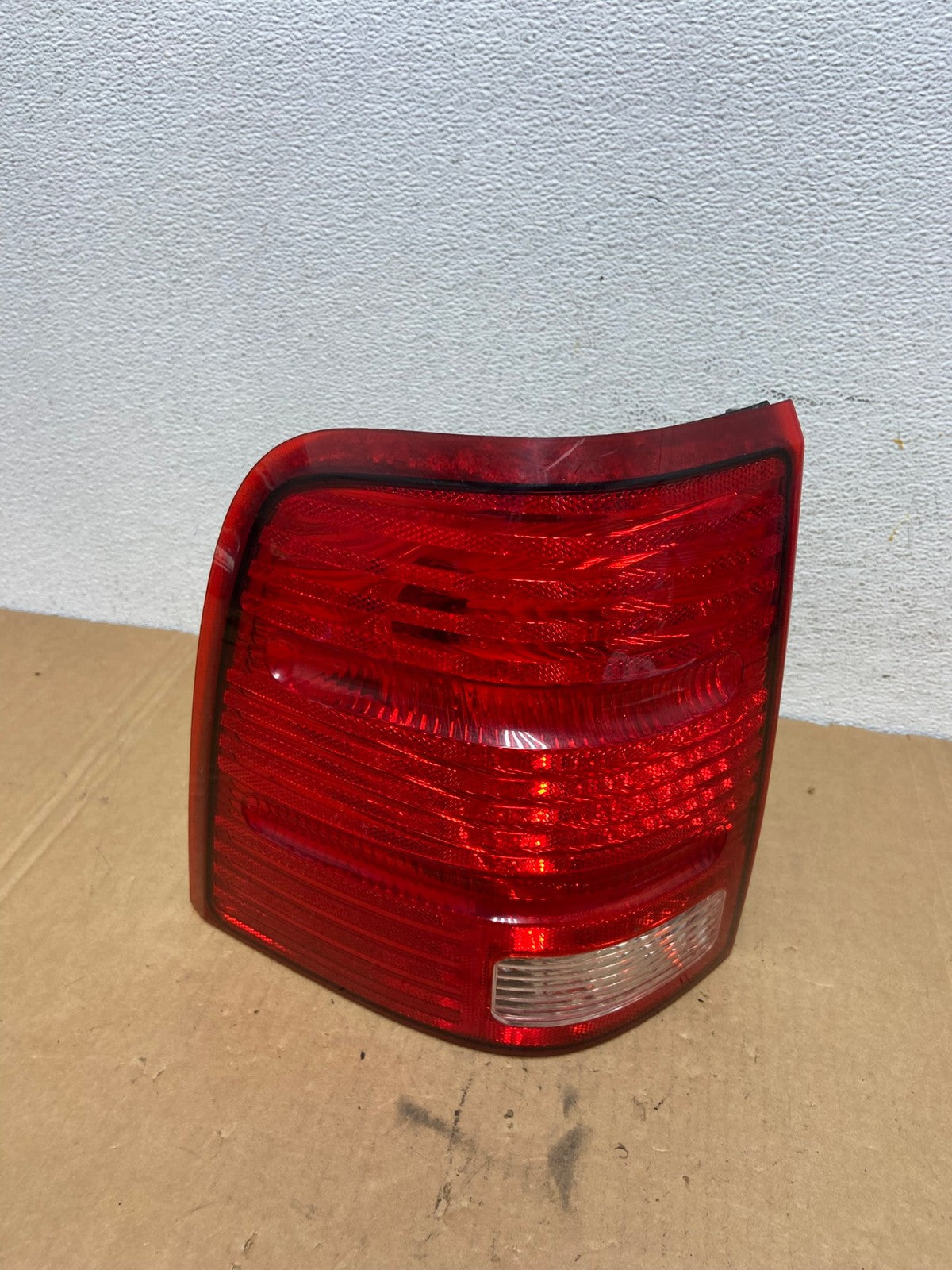 2002 to 2005 Ford Explorer Left Driver Lh Side Tail light AD2737 LK0