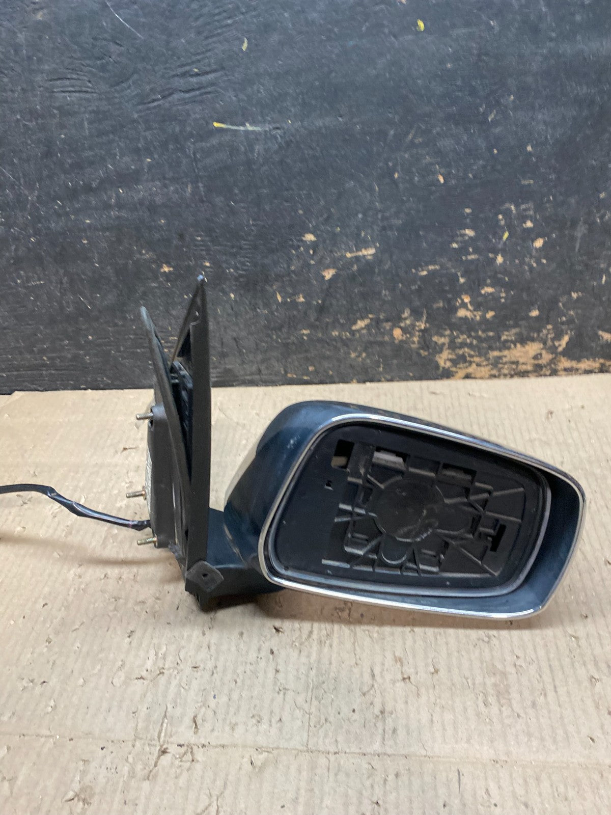 2005 to 2017 Nissan Frontier Right Passenger Side View Door Mirror OEM V9864 MS11