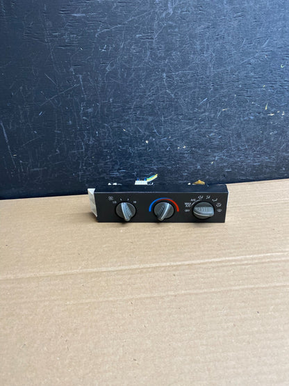 2001 - 2007 GMC Chevrolet Express 1500 Climate Control A/C AF9994 DG0