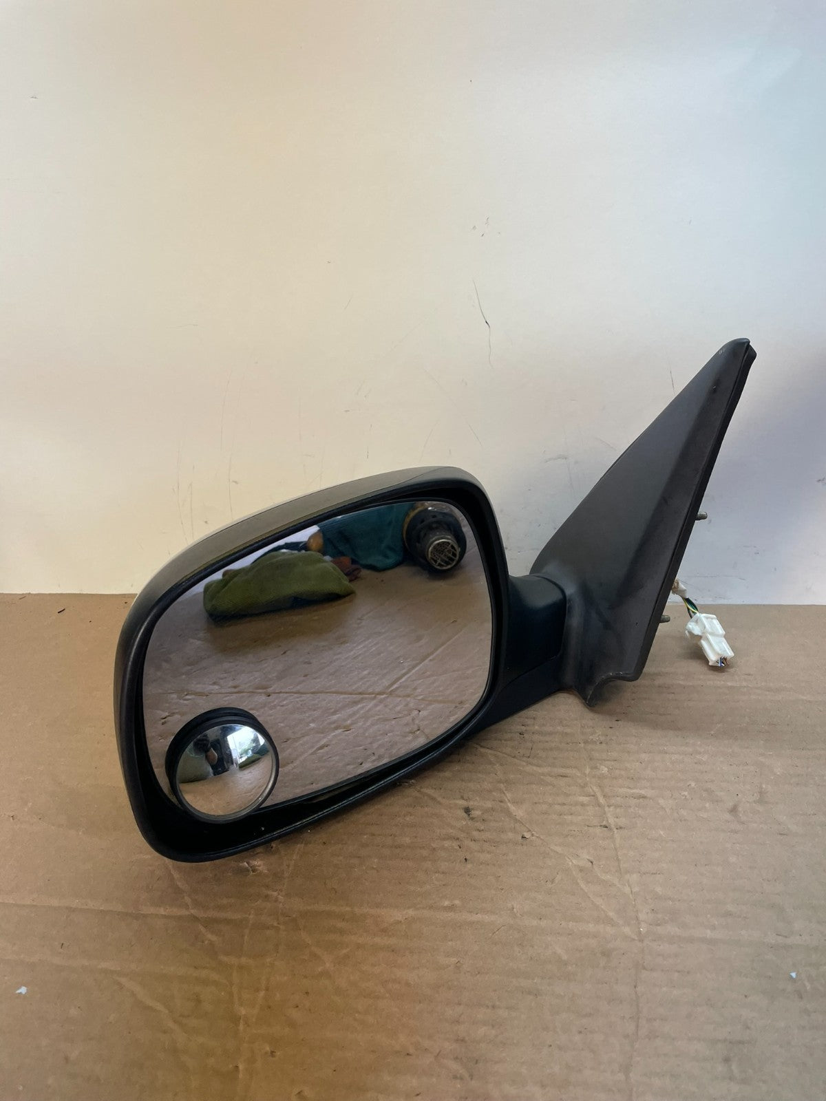 2001 to 2006 Toyota Sequoia Left Driver View Door Mirror AG9891 DW2