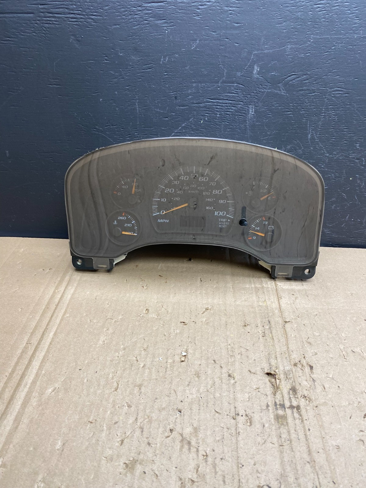 2004 to 2007 Chevrolet Express Speedometer Cluster Gauge OEM  AB9075 DG0