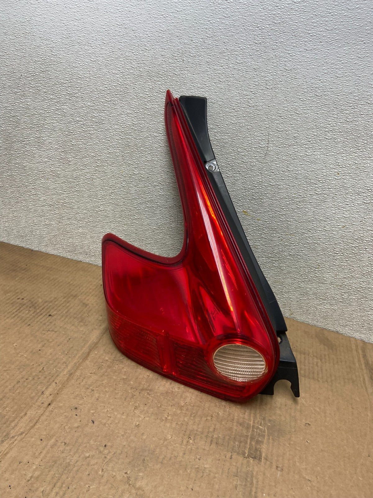 2011 to 2014 Nissan Juke Left Driver LH Side Tail Light OEM AA6300 DW0