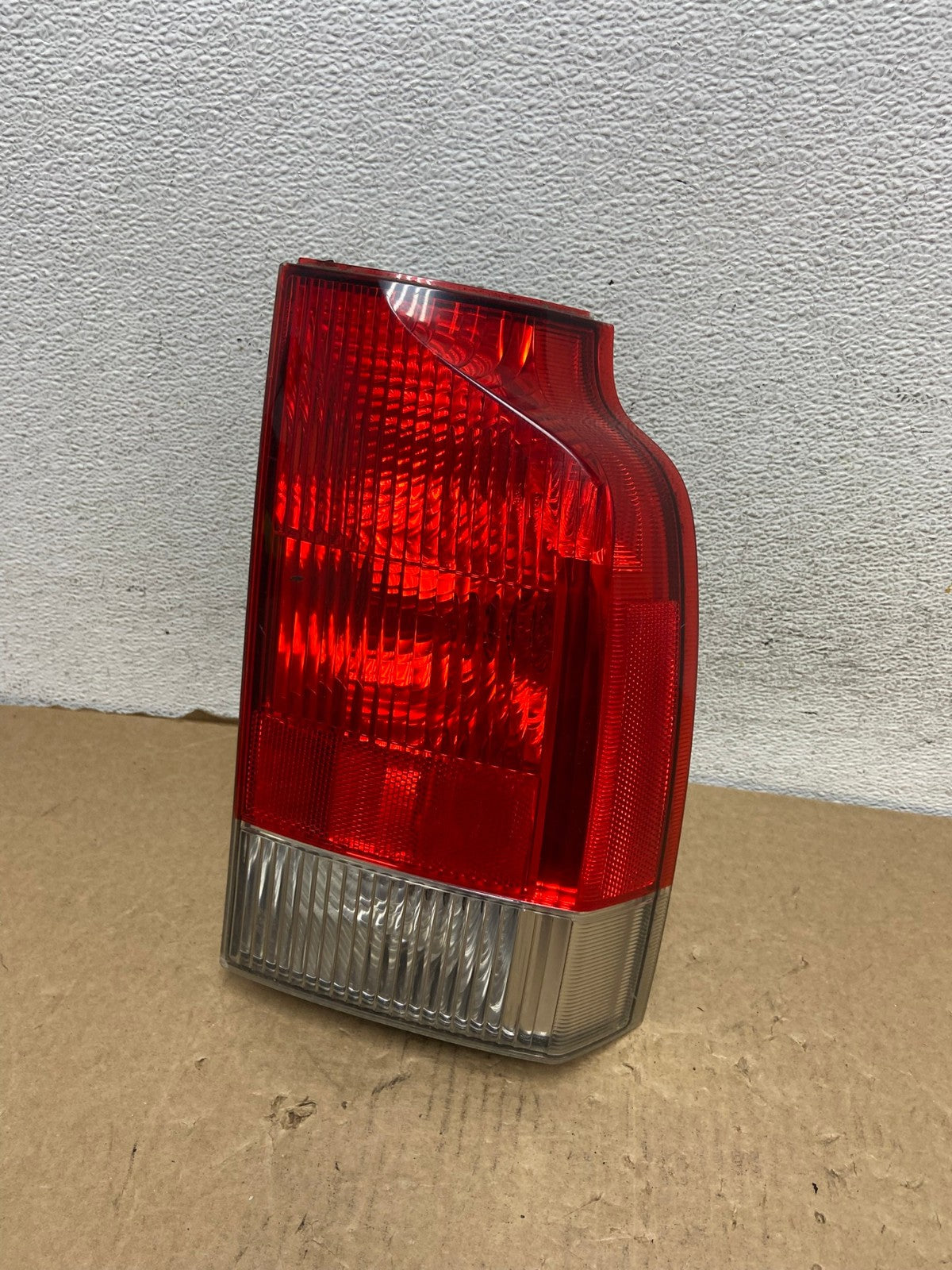 2001 - 2004 Volvo XC70 V70 Right Passenger Side LH Tail Light AF7406 LK0