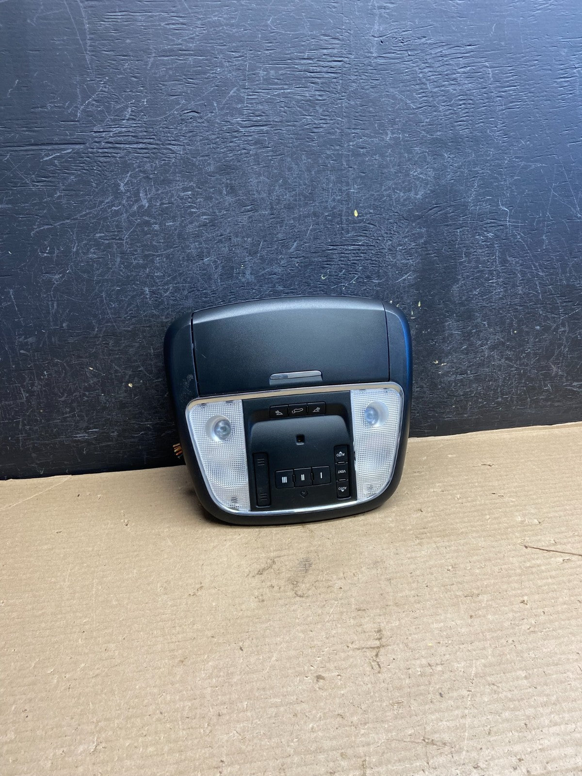2011 to 2018 Jeep Gran Cherokee Overhead Console Dome Light AH3661 DG0