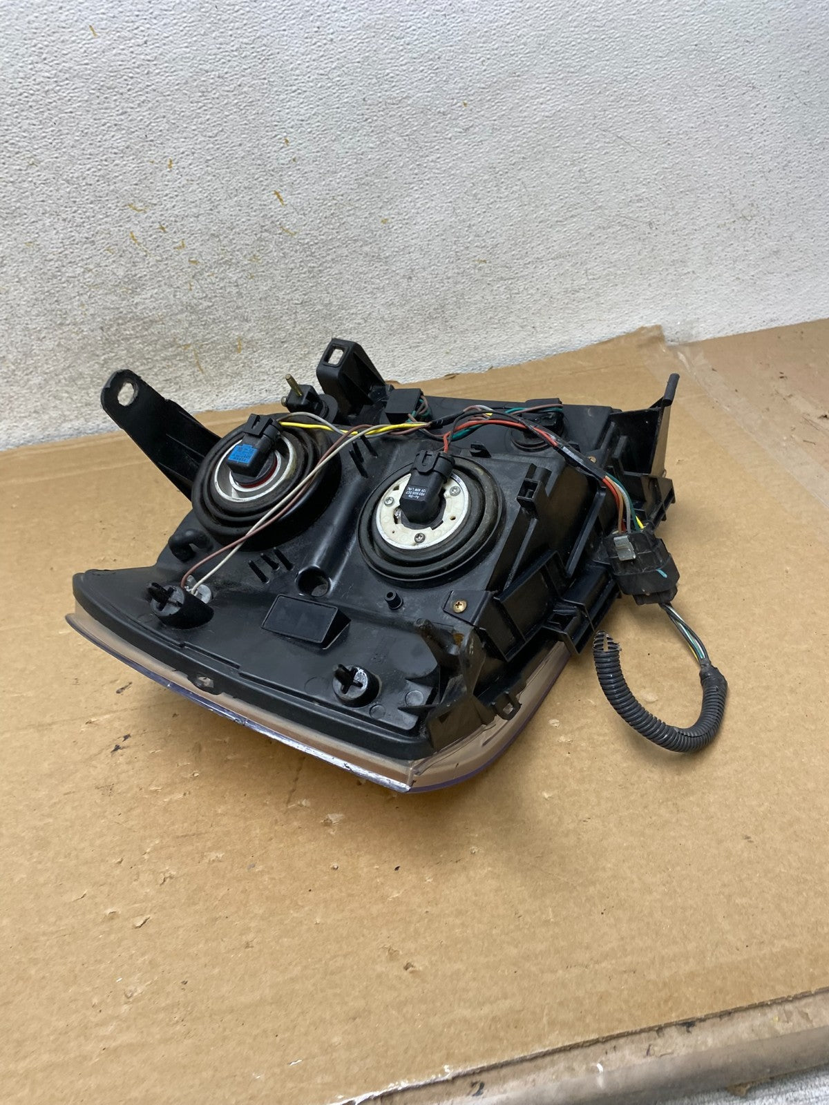 2007 - 2014 GMC Sierra Left Driver LH Side Halogen Headlight AH8260 DW6