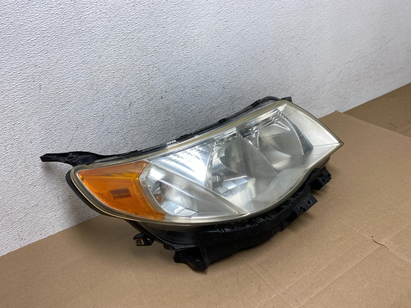 2009 - 2013 Subaru Forester Right Passenger Side Halogen Headlight AE4832 DW2