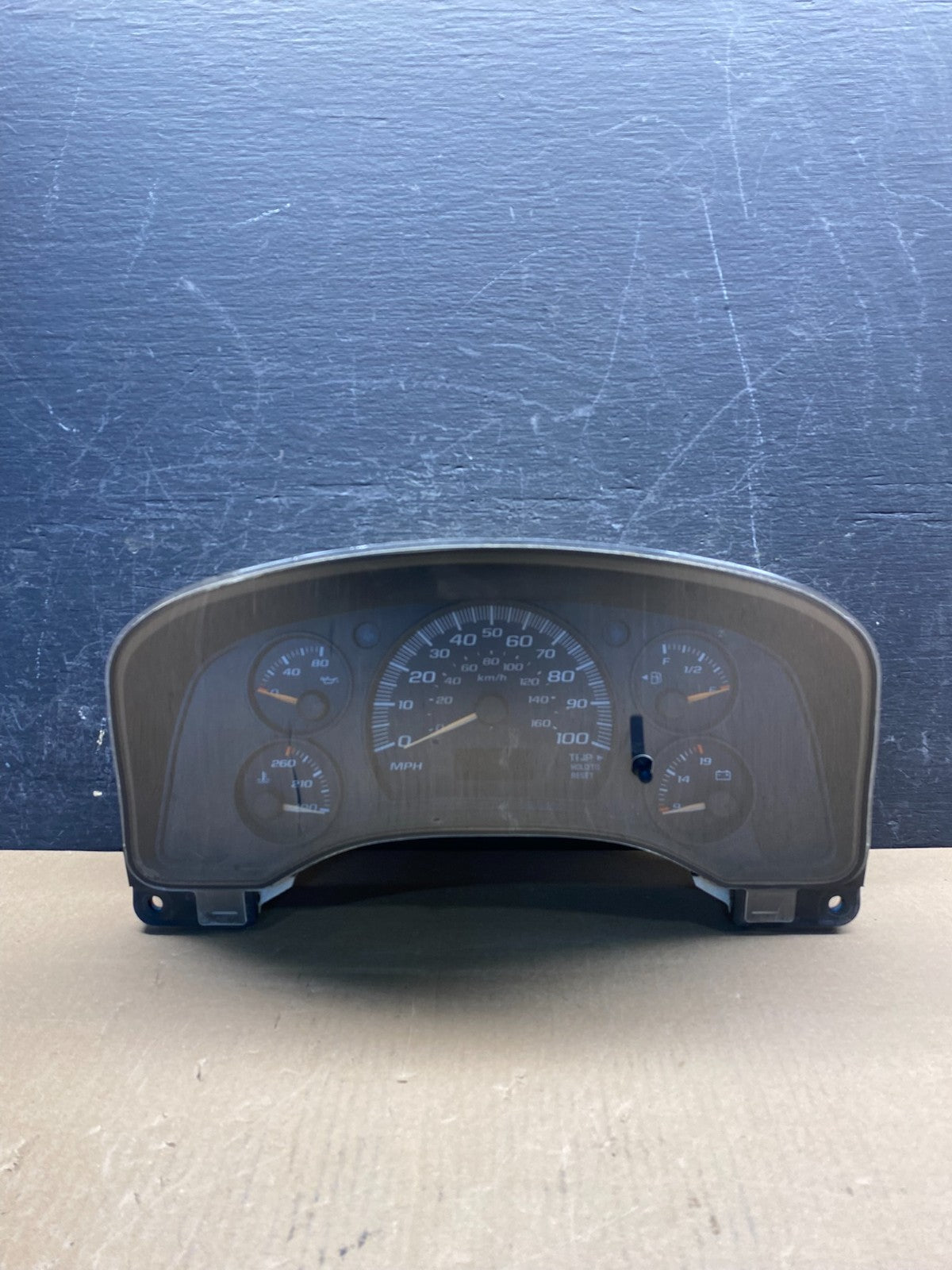 2004 to 2007 Chevrolet Express Speedometer Cluster Gauge AG1829 DG0