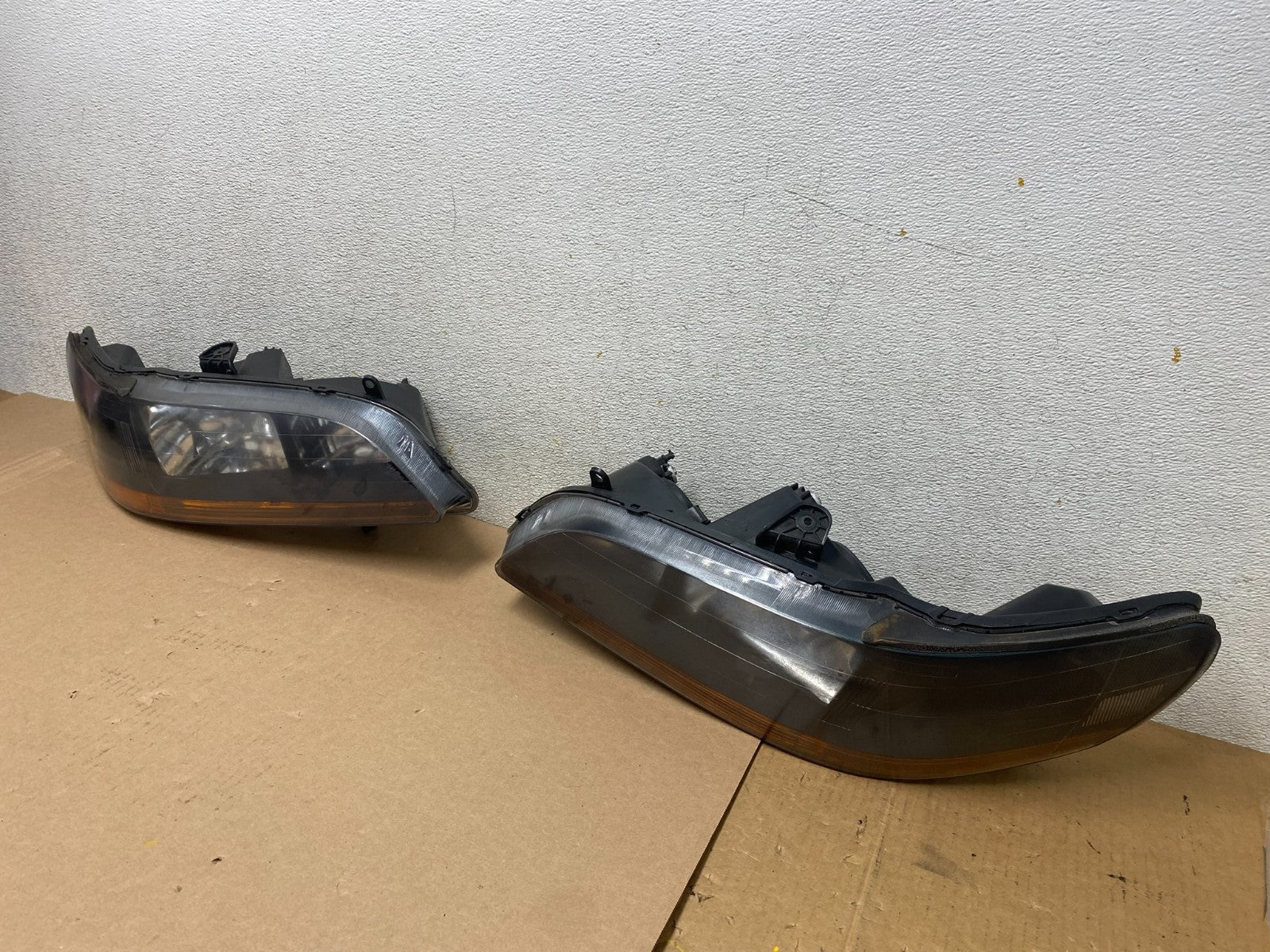1998 to 2002 Honda Accord Black Left+Right Set Side Headlights R1157 DW1