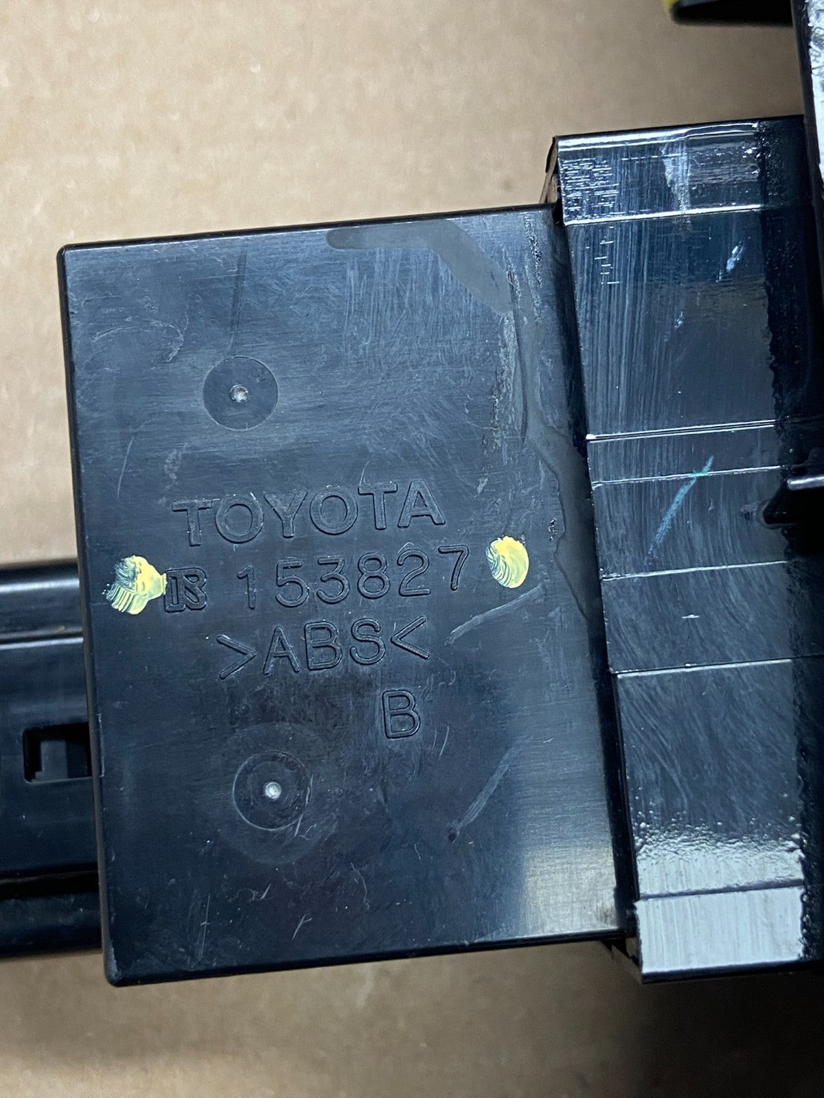 2004 to 2010 Toyota Sienna Left Side Climate Switches Bezel Trim AG5002 DG3