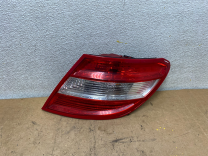 2008 2009 2010 2011 Mercedes C-Class Right Passenger Tail Light Oem X7082 PS0