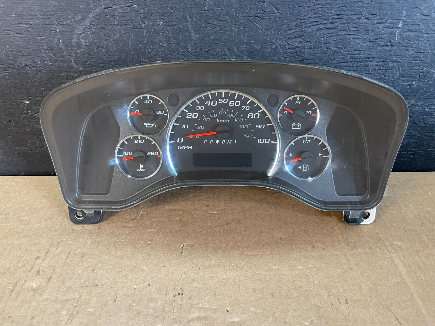2010 - 2012 Chevrolet Express 2500 3500 Speedometer Cluster Gauge AD0400 DG0