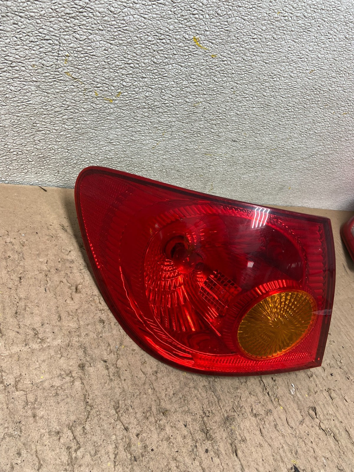 2003 to 2005 Toyota Corolla Left Driver Lh Side Tail Light Y4827 PS2