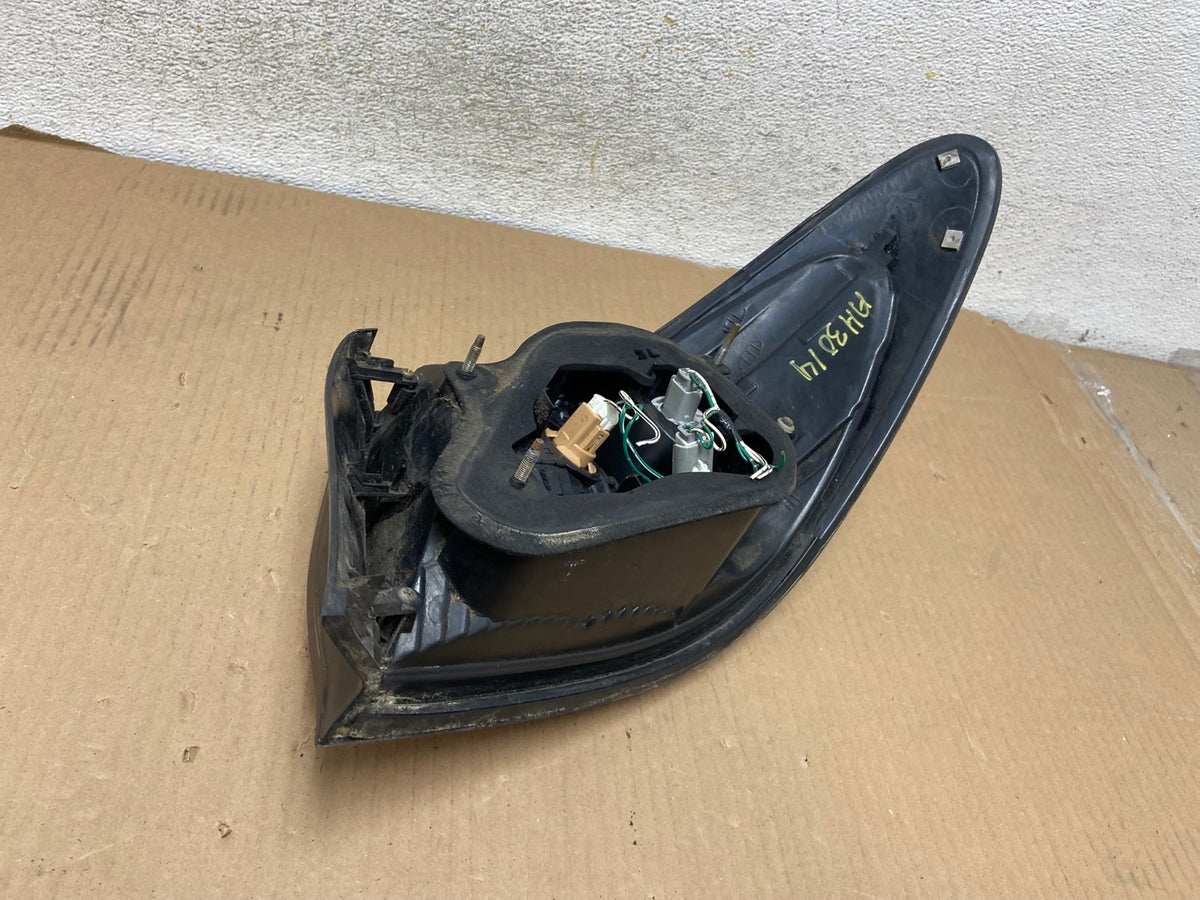2002 to 2004 Lexus ES300 ES330 Left Driver Side Tail Light AH30148