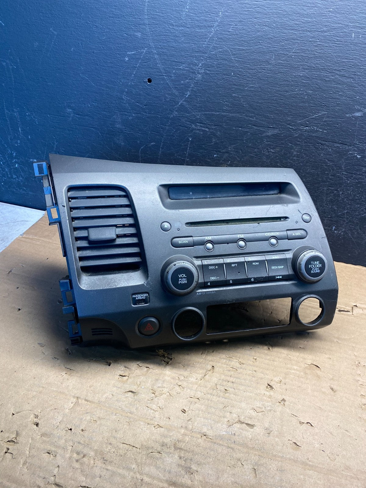 2006 - 2011 Honda Civic Radio AM/FM Climate Control Air Vent Bezel ad9641 DG0