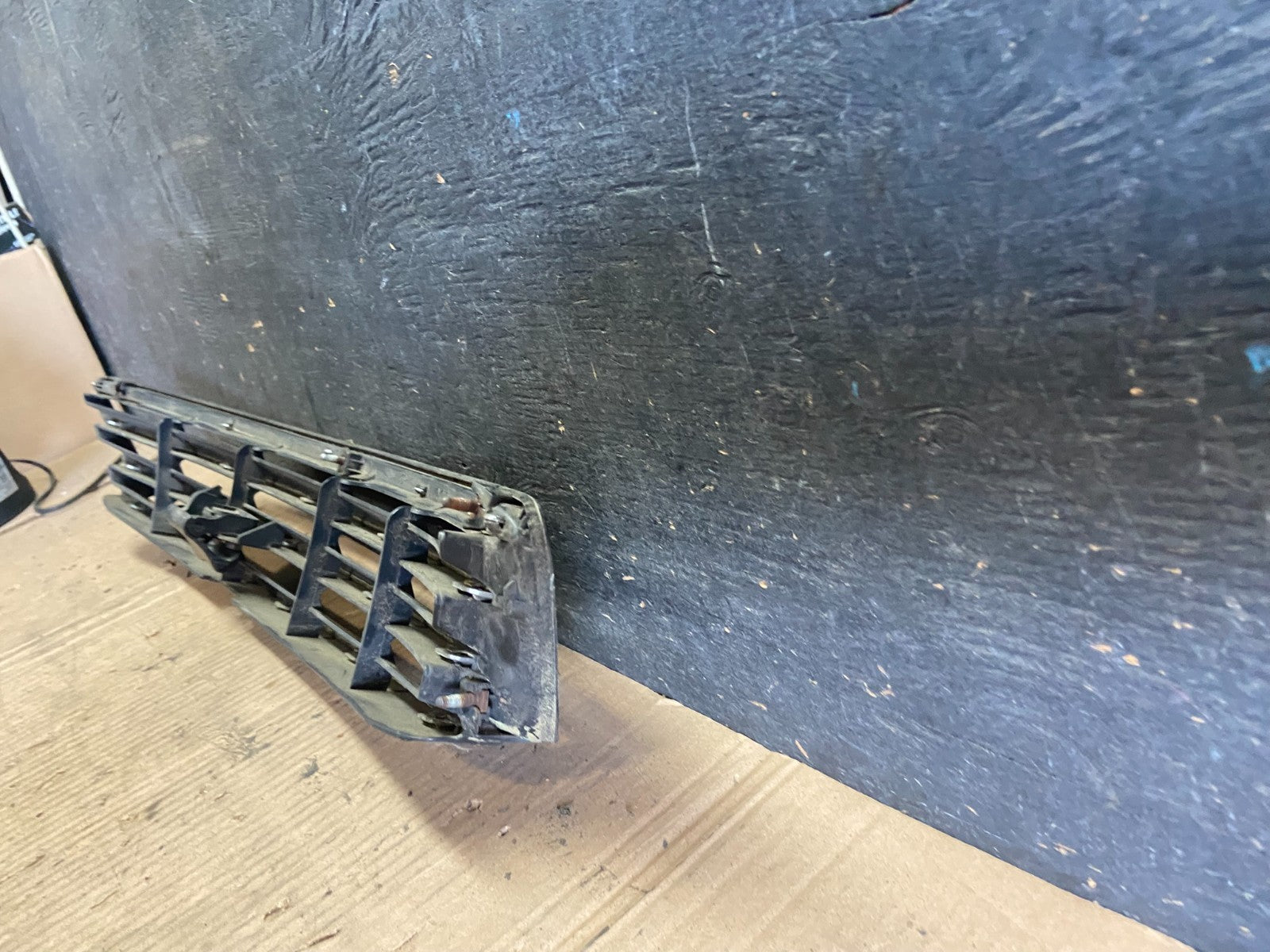 2002 to 2004 Lexus ES330 ES300 Front Upper Grill Grille P8638 DG4