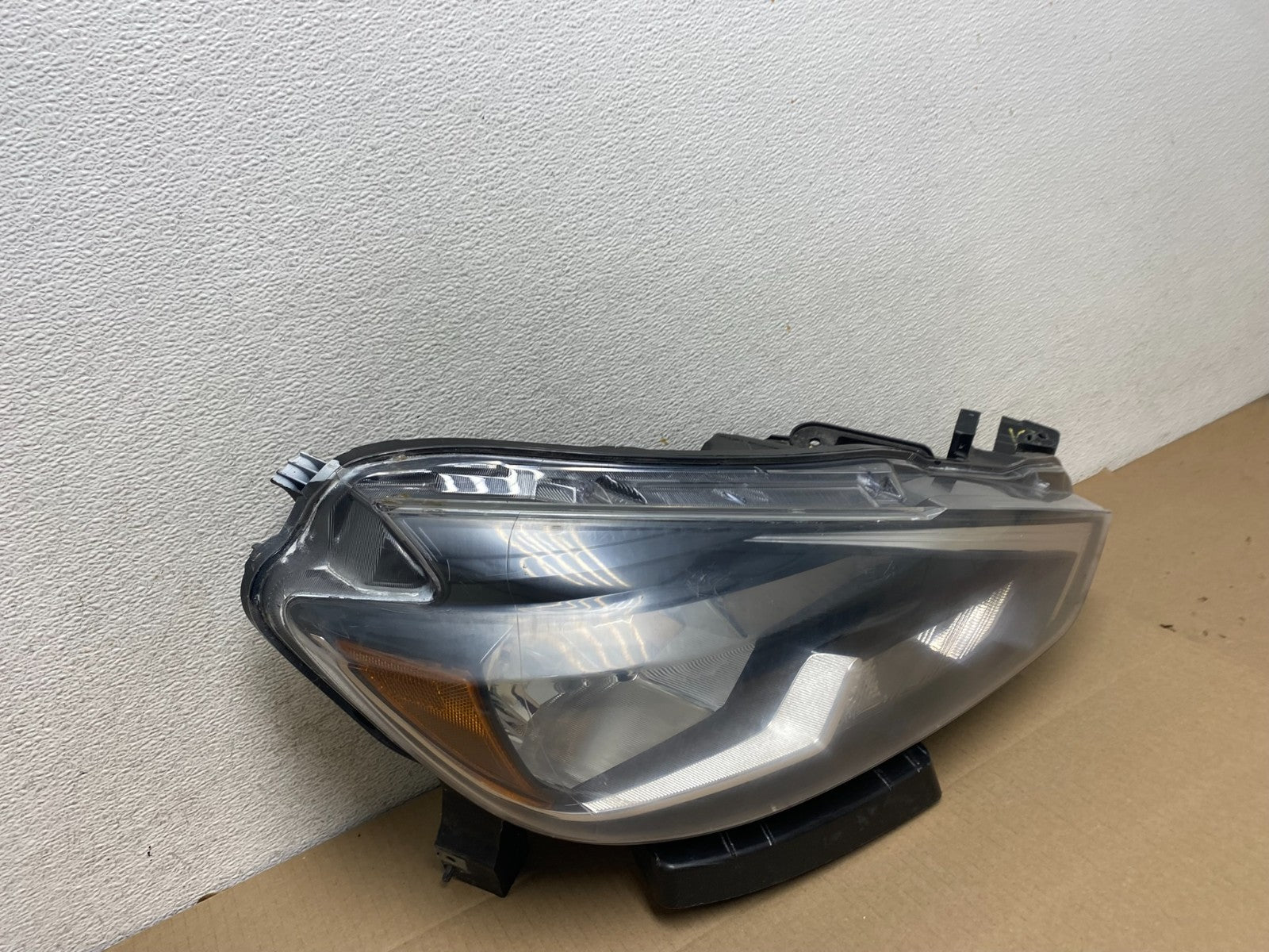 2016 - 2018 Nissan Sentra Front Right Passenger RH Halogen Headlight AG5813 DW2