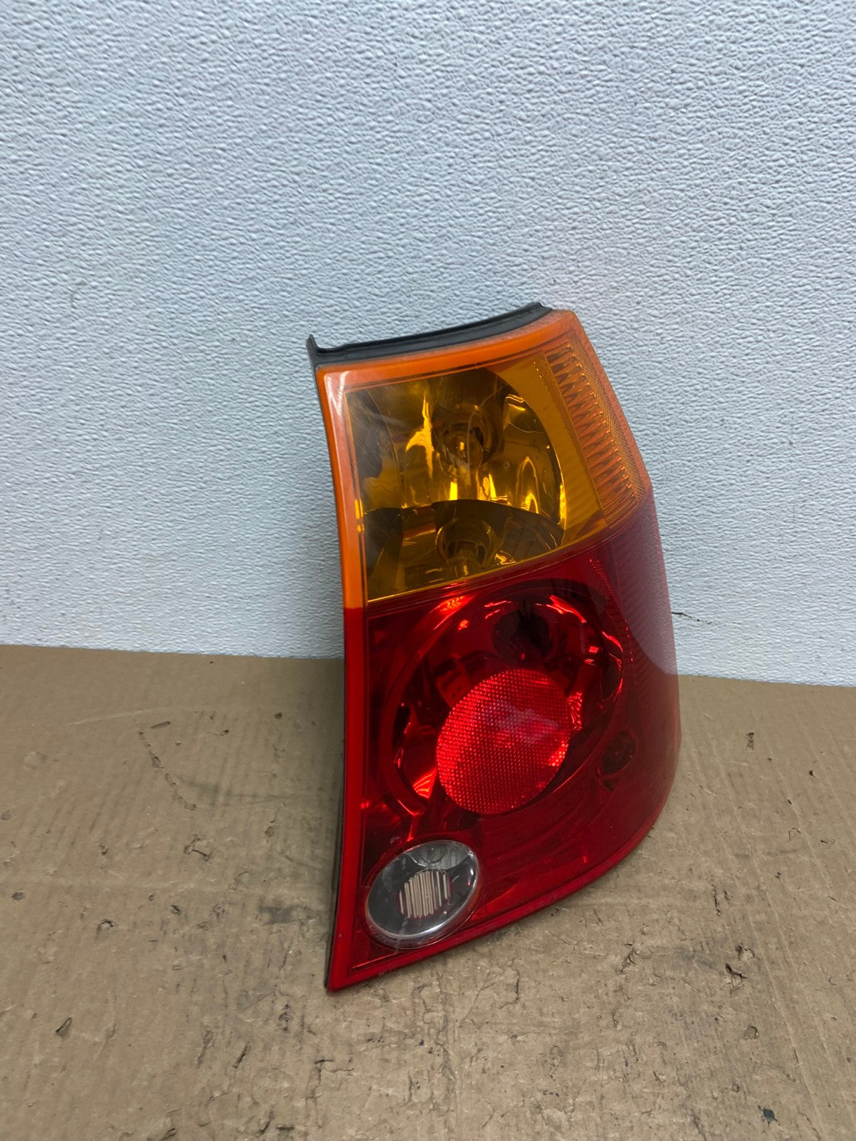 2004 to 2006 Chrysler Pacifica Right Passenger Rh Side Tail Light  AC0293 LK2