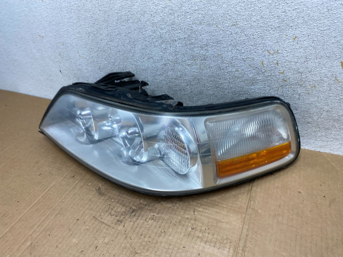 2005 to 2011 Lincoln Town Car Left Driver LH Side Headlight AI4644 DW1