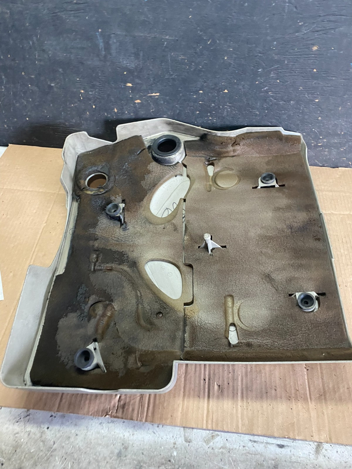 2004 to 2007 Cadillac CTS 3.6L Plastic Engine Cover Shield Q0537 DG7