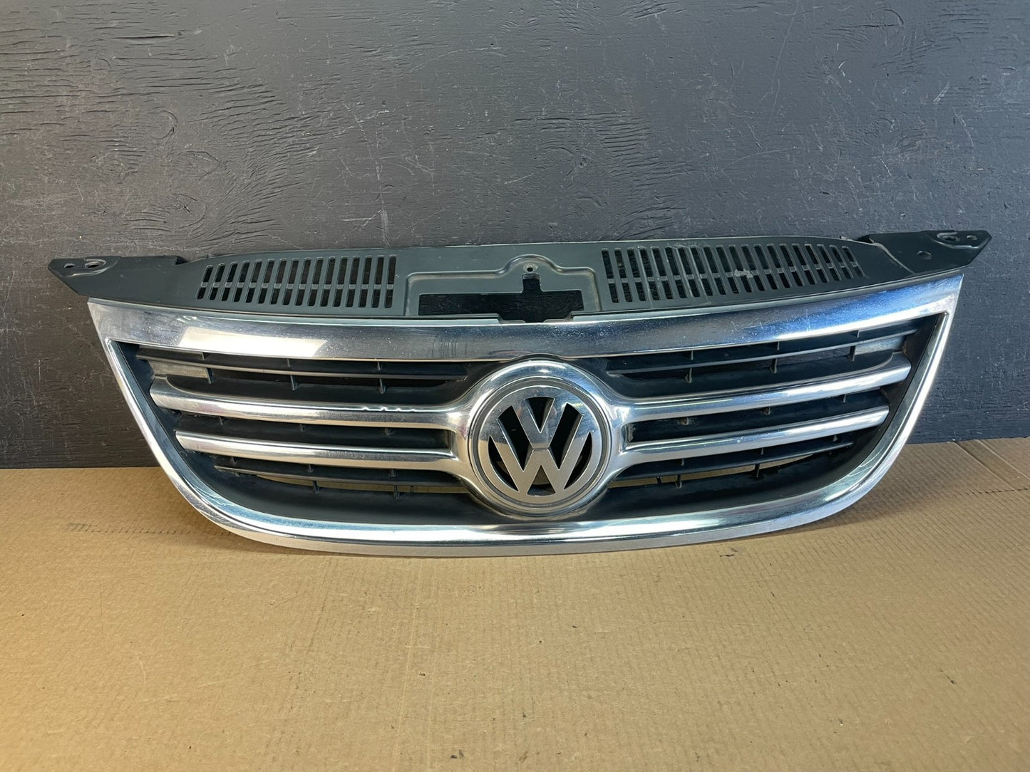 2009 to 2011 Volkswagen Tiguan Front Upper Grill Grille af3739 DG0