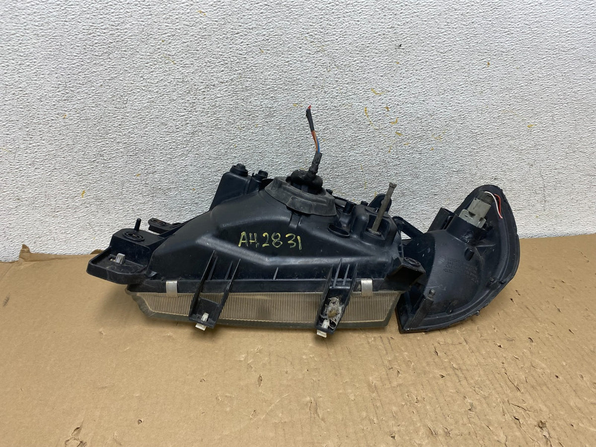 1999 - 2000 Subaru Forester Right Passenger Side Headlight Halogen AH2831 DW6